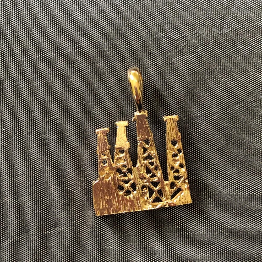 ✨Beautiful skyscraper golden charm✨